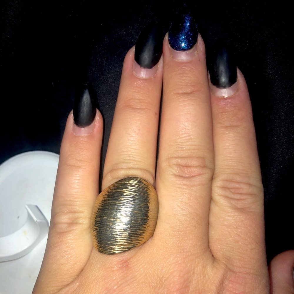 Gold ring - Size 8/9